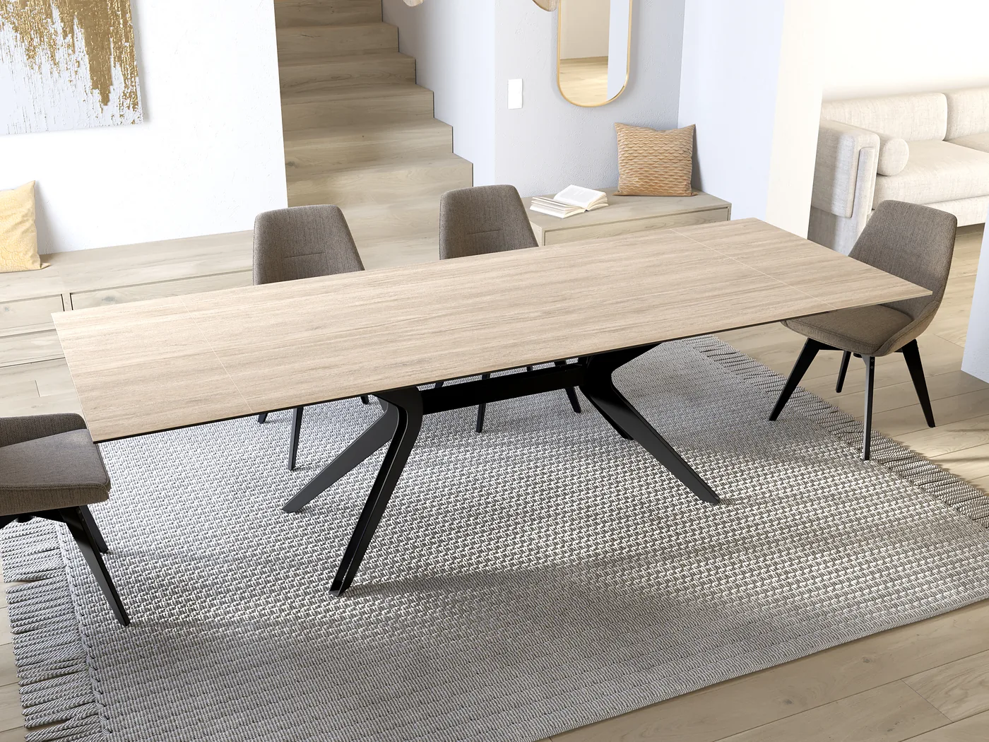 Table à rallonge au plateau effet bois clair sur pied métal noir, dans un séjour lumineux