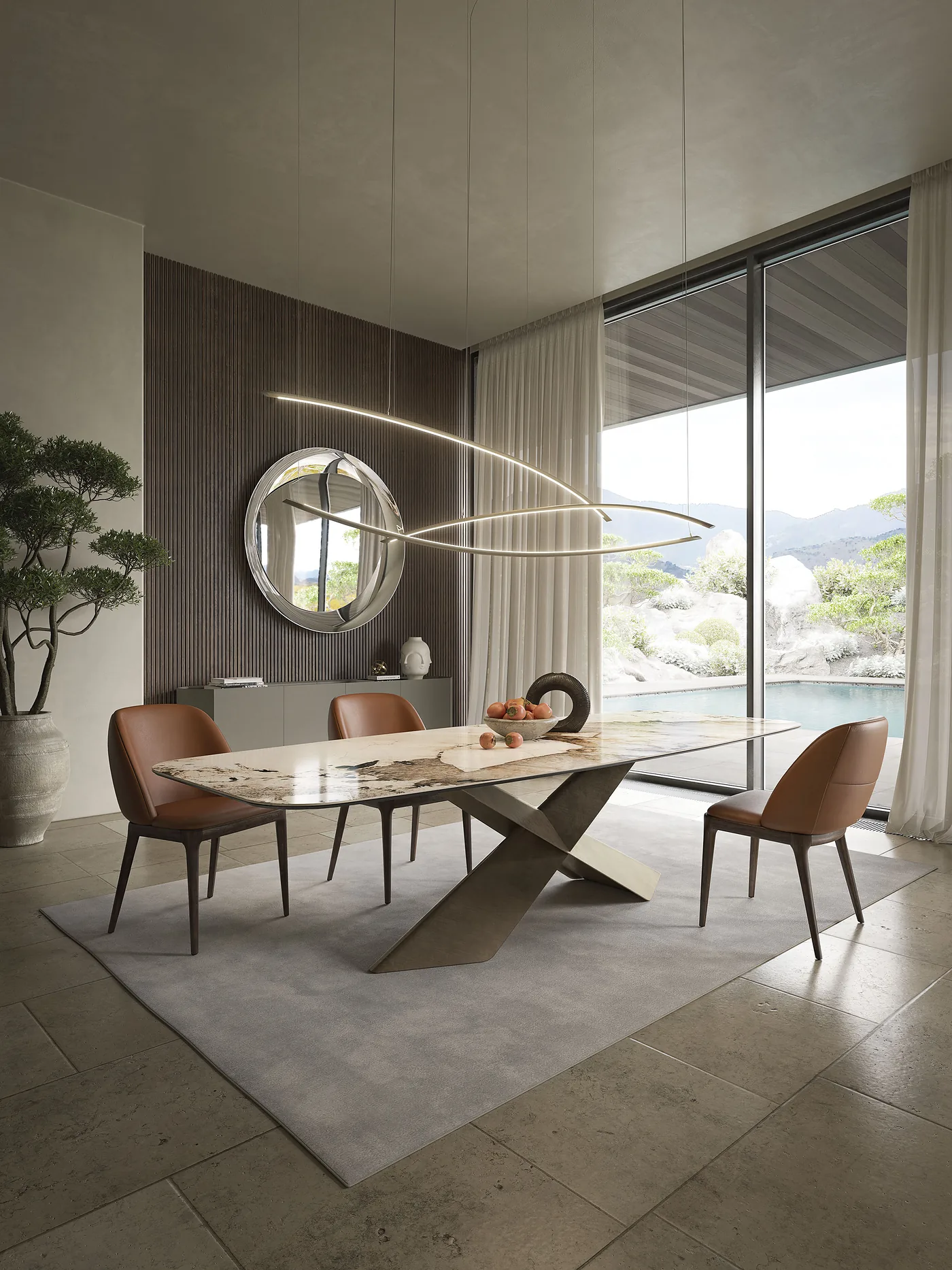 Table sur piètement croisé, chaises cognac, devant une baie vitrée
