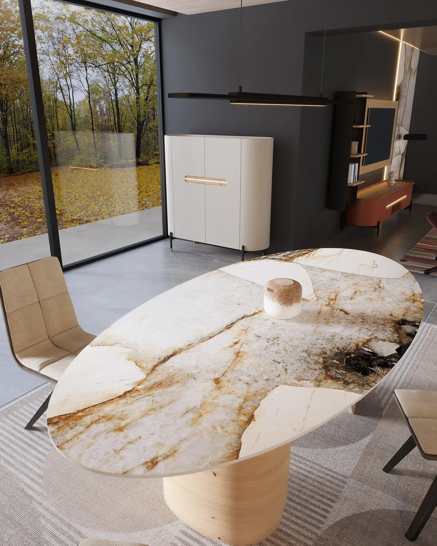 Table ovale au plateau en céramique veinée d’or sur pied en bois, vue de près